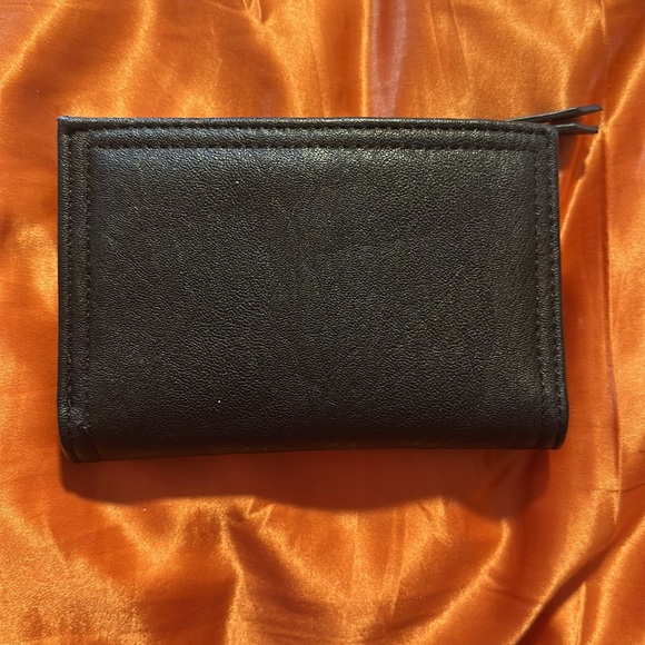 Jessica Simpson wallet - Picture 2 of 7